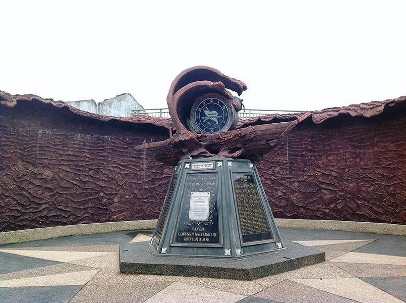 Monumen PLTD Apung Monumen PLTD Apung